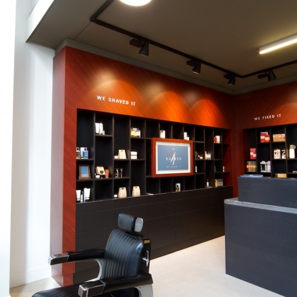 Lichtontwerp winkel herenkleding #retail #retaildesign #lichtplan