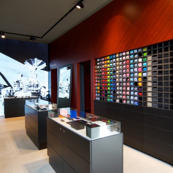 Lichtontwerp winkel herenkleding #retail #retaildesign #lichtplan